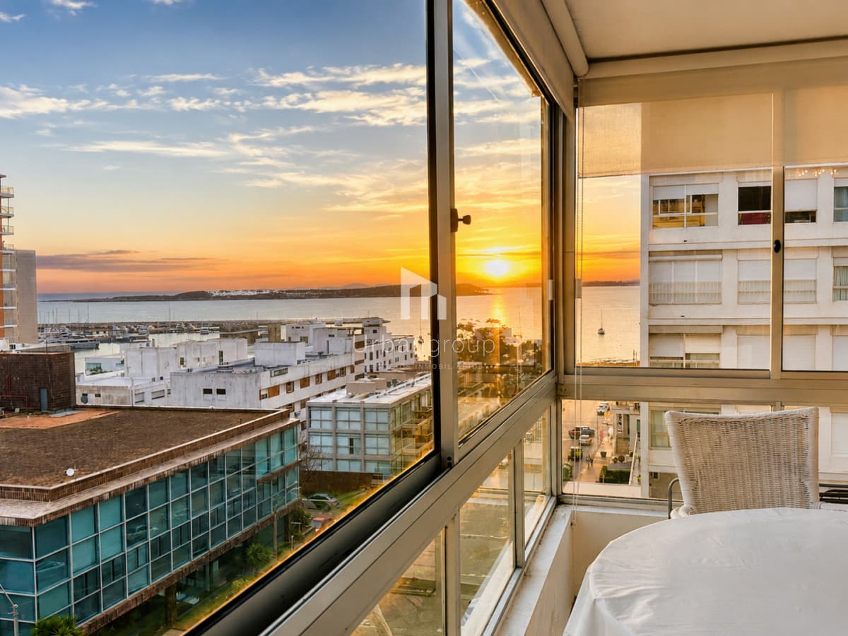 Apartamento en Venta, Península de Punta del Este. 3 Dormitorios con vista, reciclado