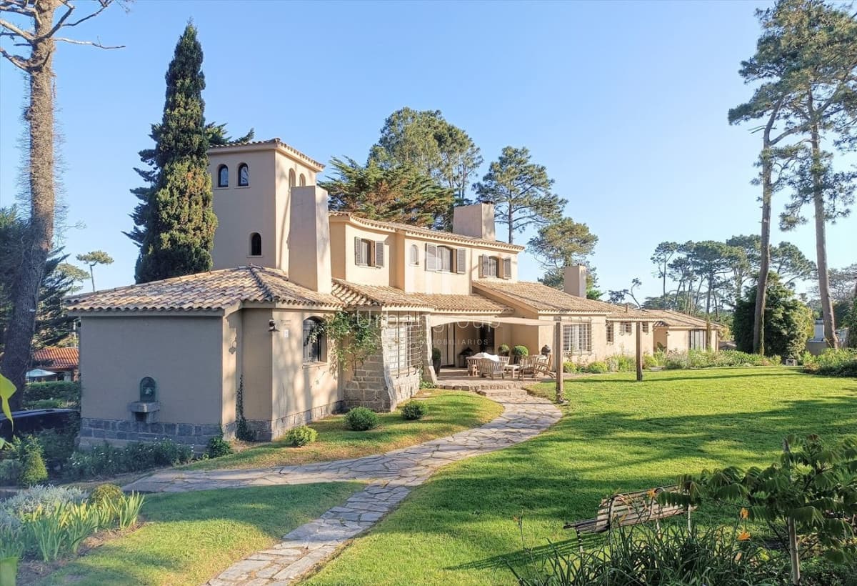 Espectacular mansión Toscana en Punta del Este