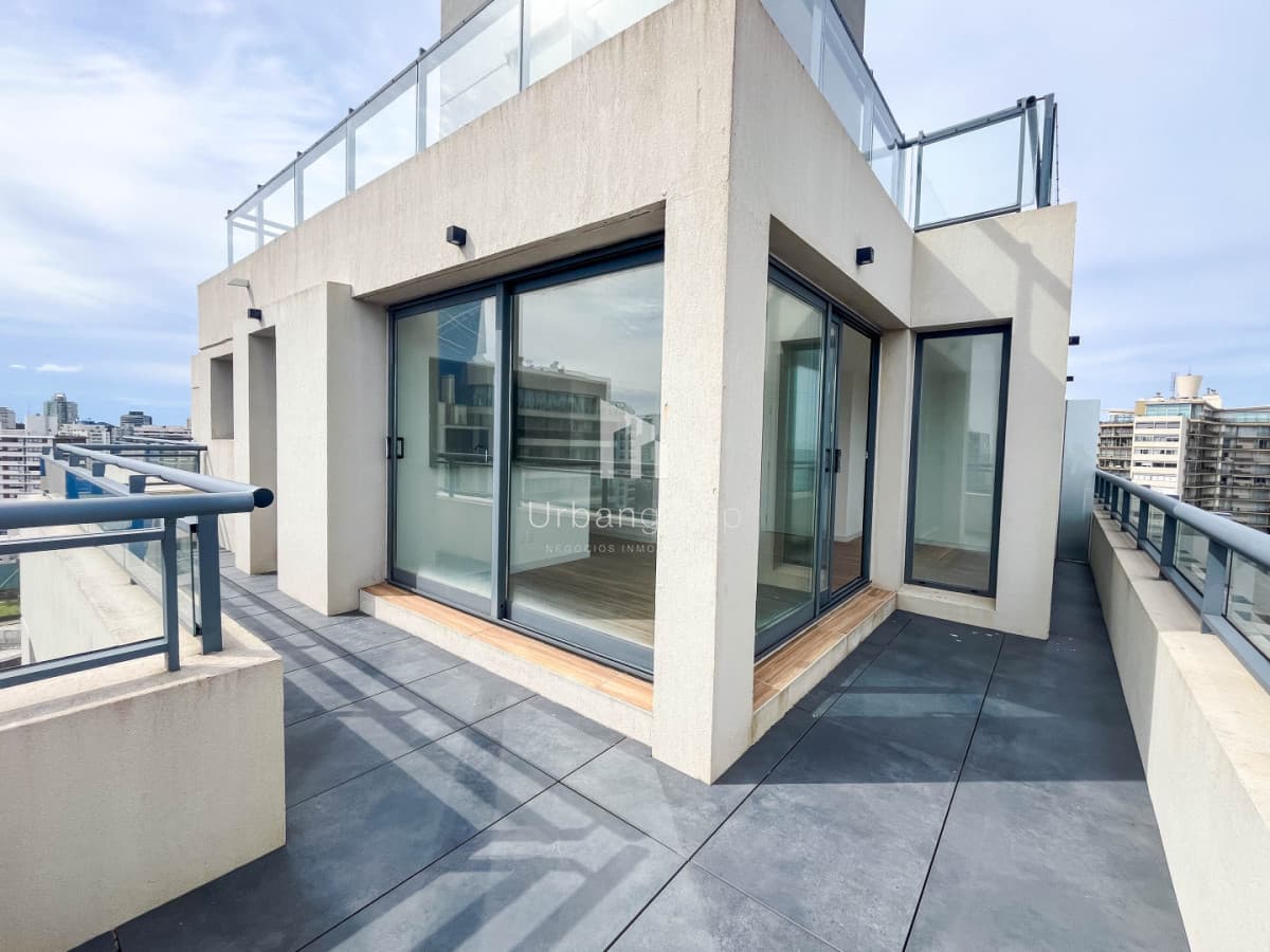 Oportunidad .  Hermoso Penthouse de 2 dormitorios. Vistas a la brava y mansa.