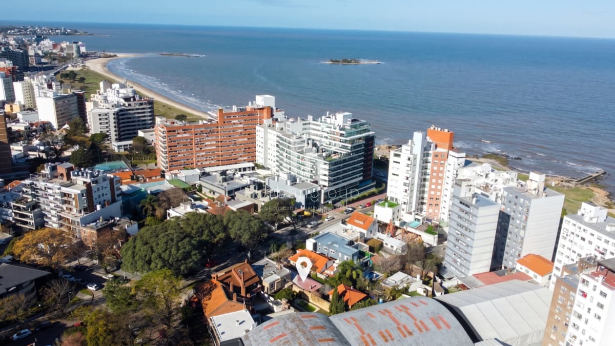 Terreno Apto Para Desarrollo a Pasos del Mar, Malvin.