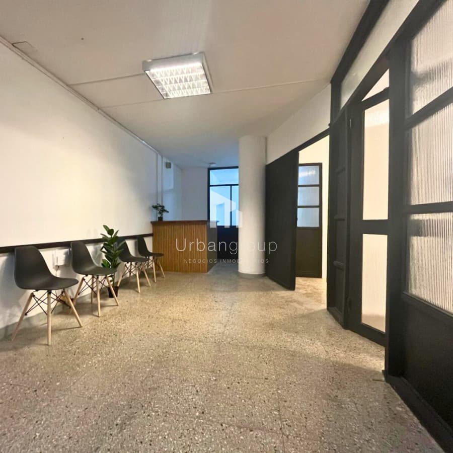 Oficina en Venta Av. 18 de Julio. OPORTUNIDAD DE INVERSIÓN !!